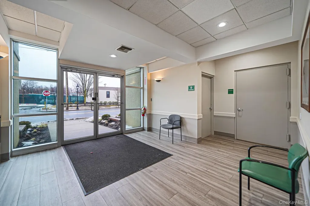 180 E Main Street Bay Shore NY 11706