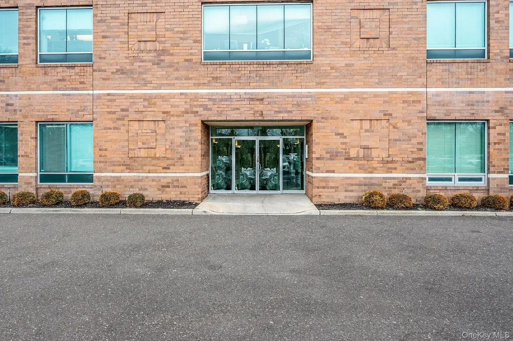 180 E Main Street Bay Shore NY 11706