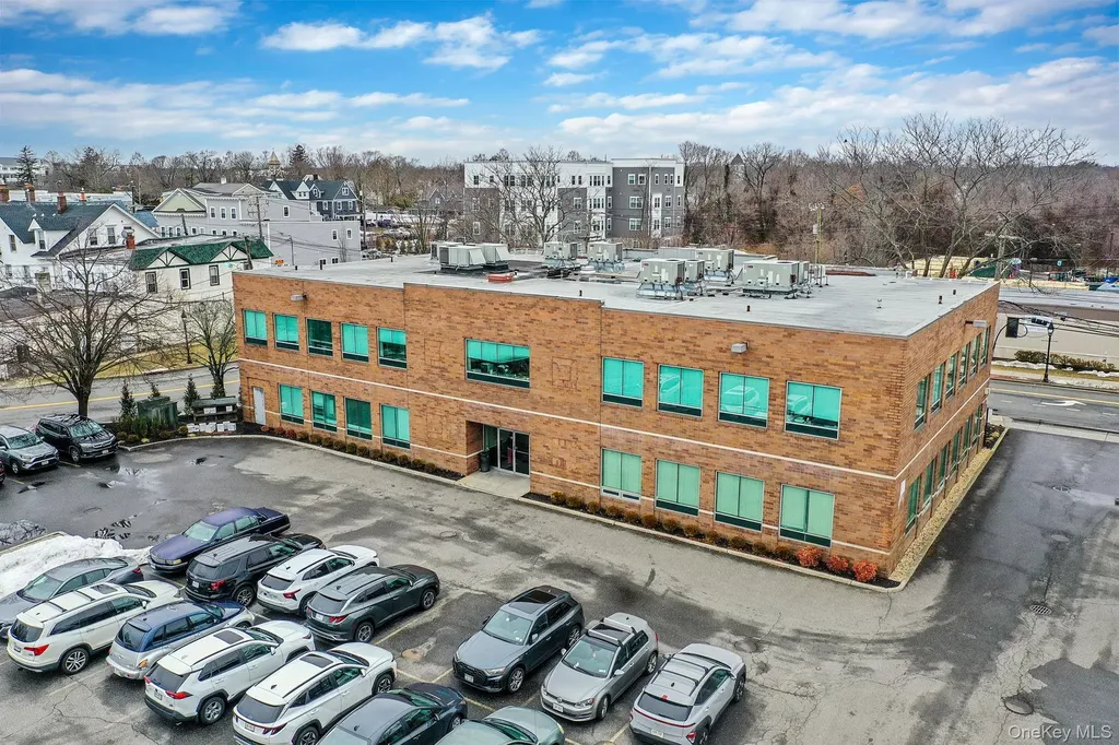 180 E Main Street Bay Shore NY 11706