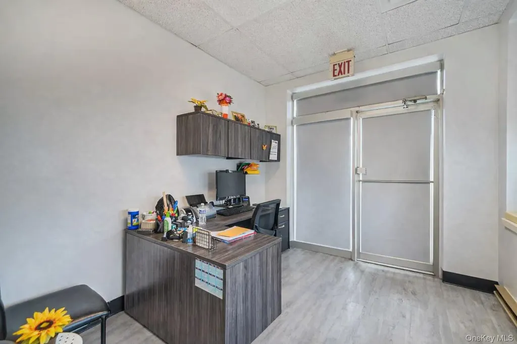180 E Main Street Bay Shore NY 11706