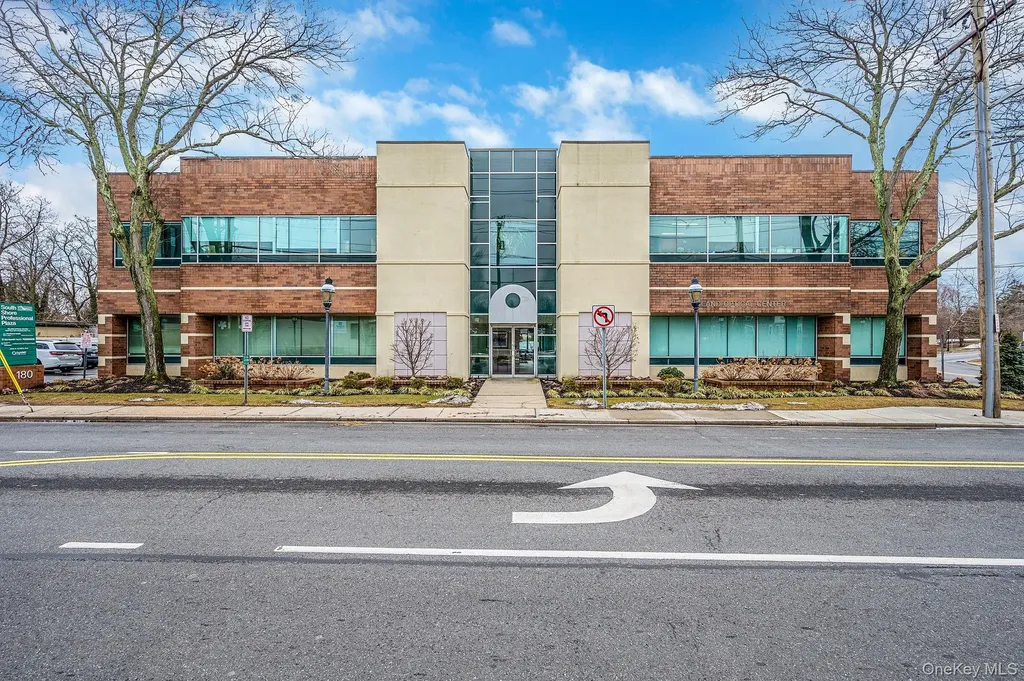 180 E Main Street Bay Shore NY 11706