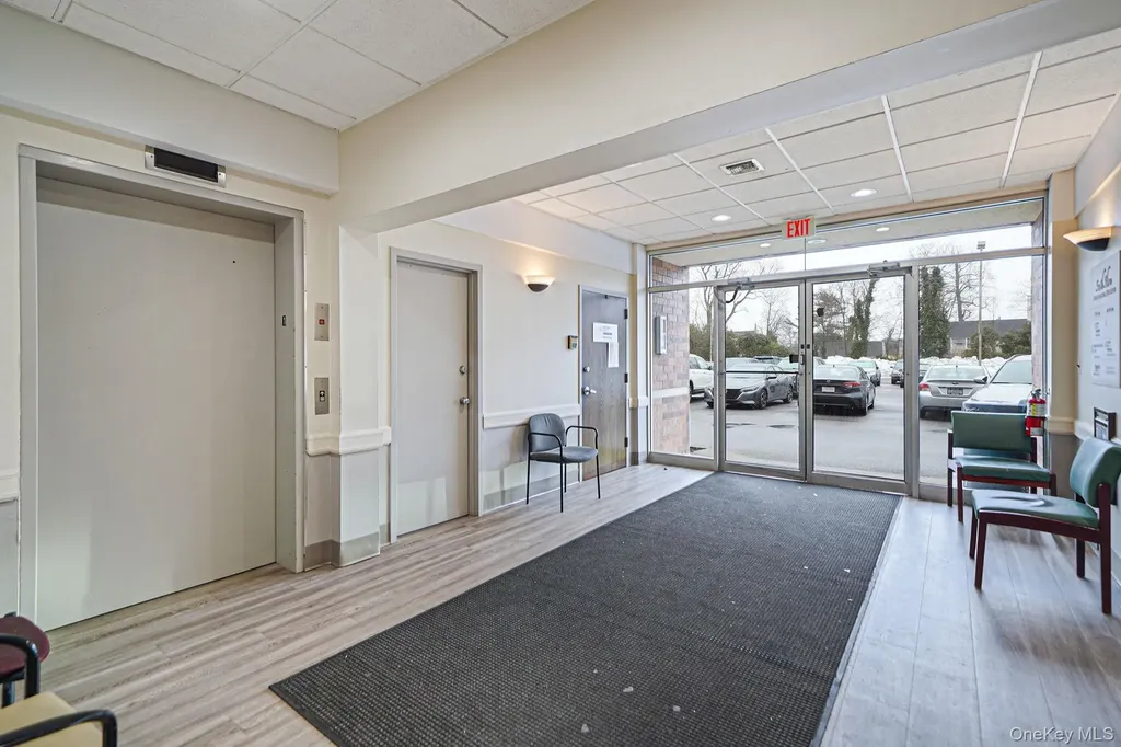 180 E Main Street Bay Shore NY 11706