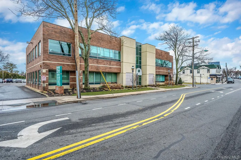 180 E Main Street Bay Shore NY 11706