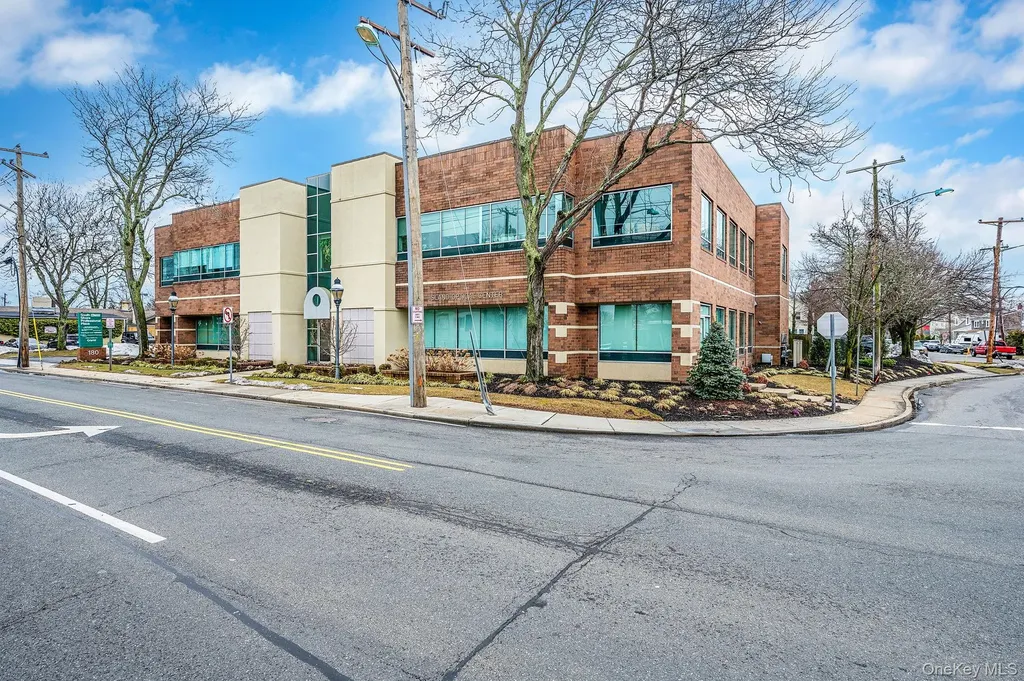 180 E Main Street Bay Shore NY 11706