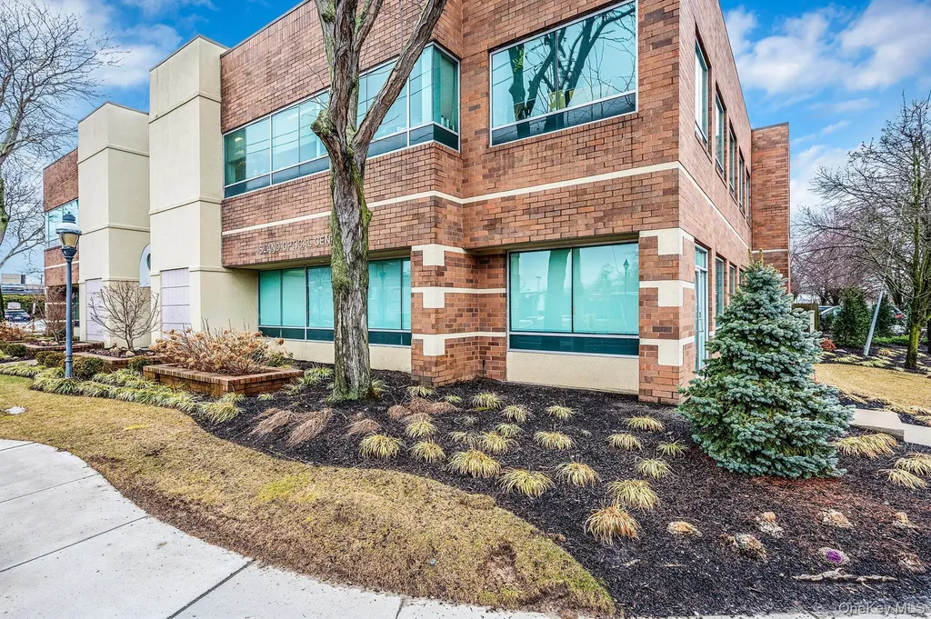 180 E Main Street Bay Shore NY 11706
