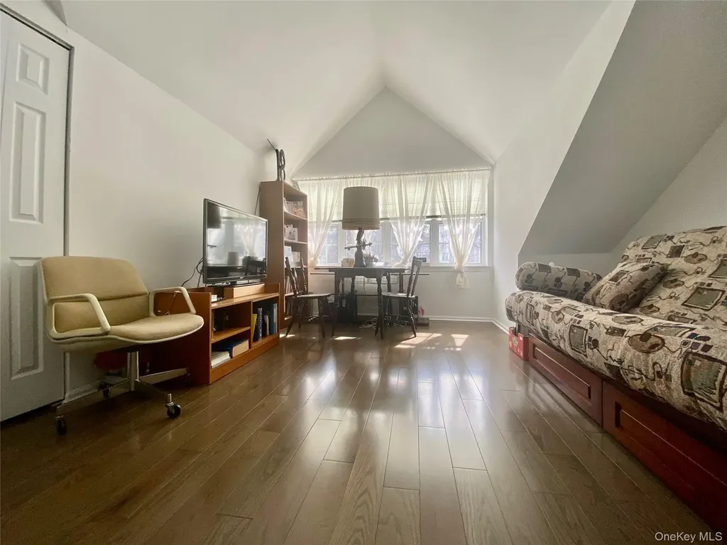 83 Roundtop Road Yonkers NY 10710