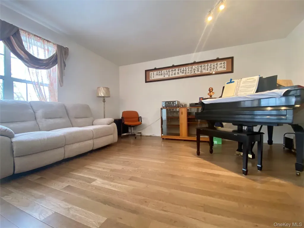 83 Roundtop Road Yonkers NY 10710