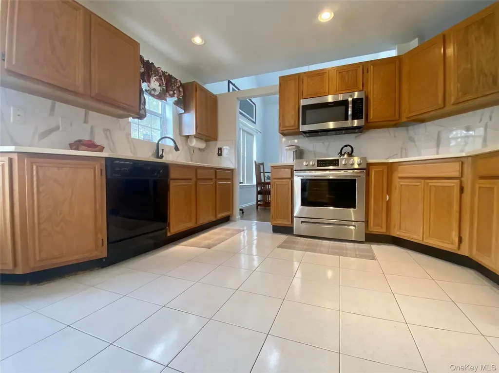 83 Roundtop Road Yonkers NY 10710
