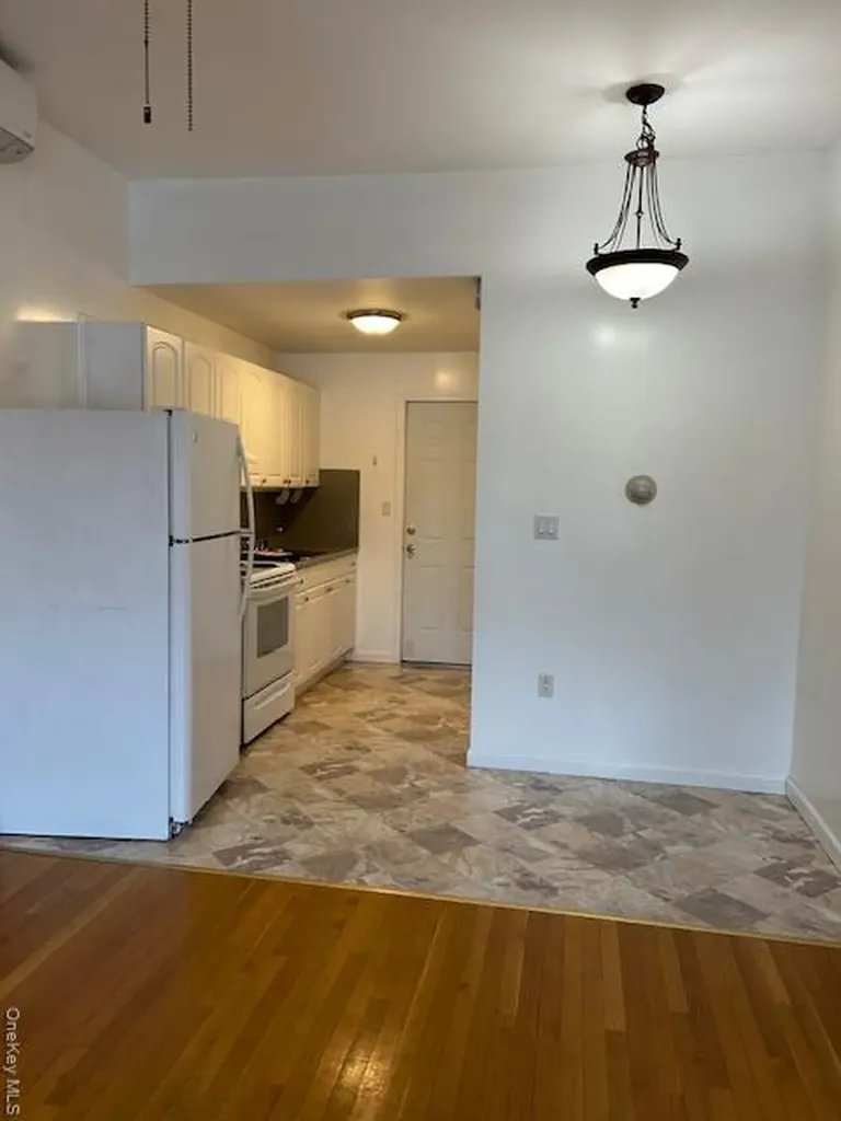 85 Heling Boulevard Lindenhurst NY 11757