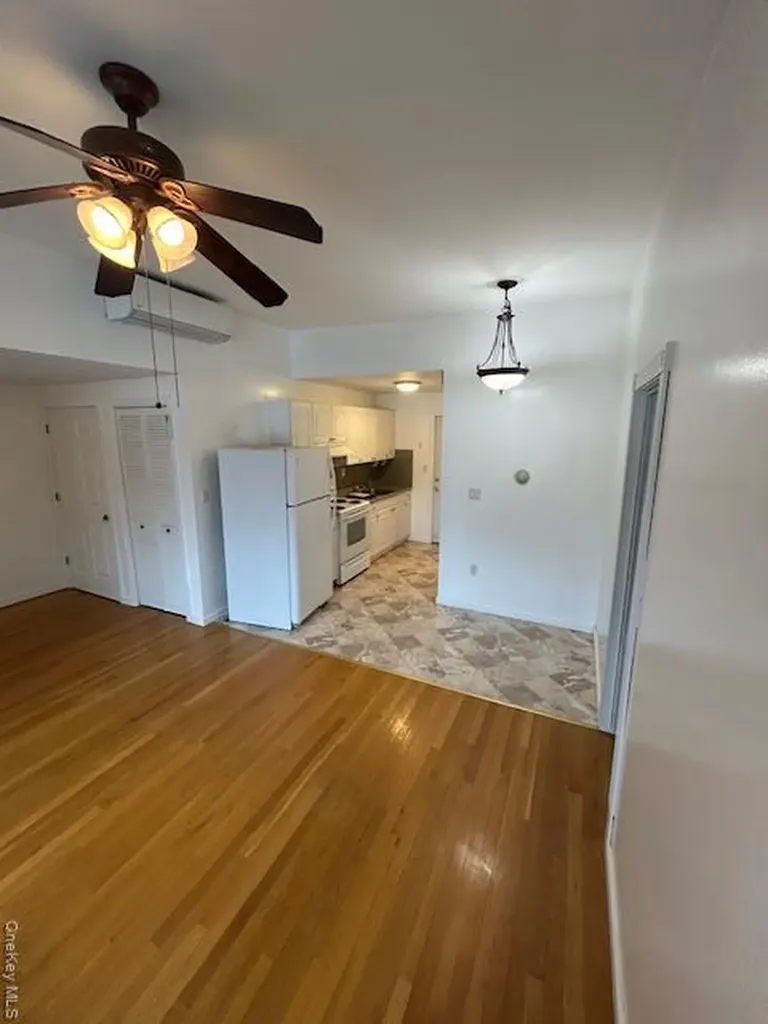 85 Heling Boulevard Lindenhurst NY 11757