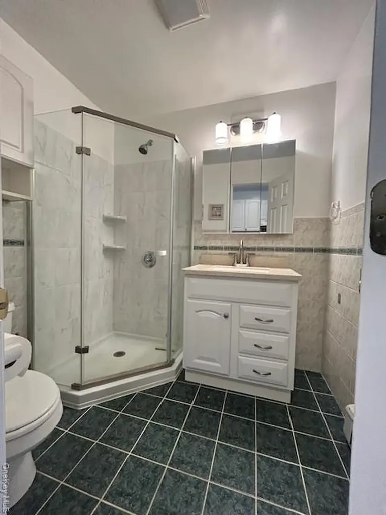 85 Heling Boulevard Lindenhurst NY 11757