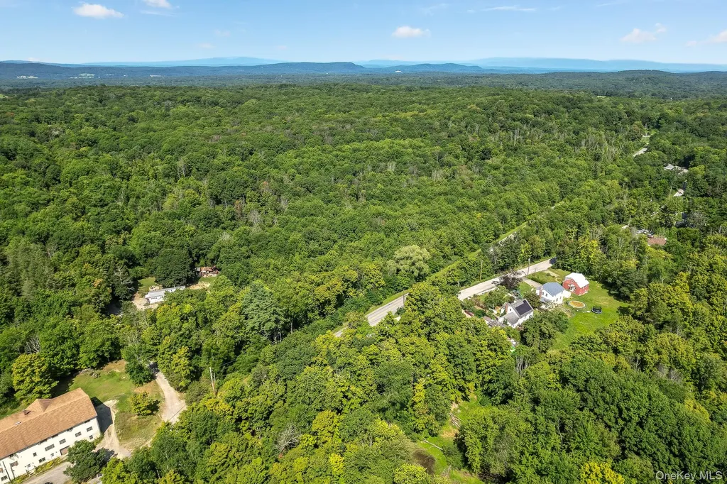 149 S Quaker Lane Hyde Park NY 12538