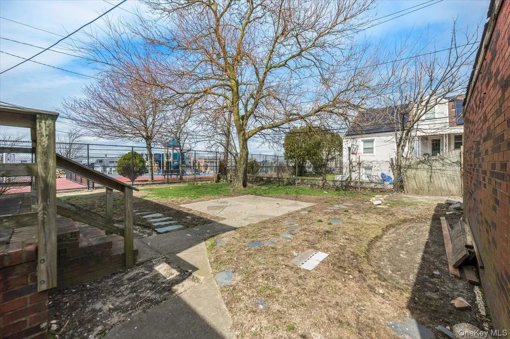 15 E Hudson Street Long Beach NY 11561