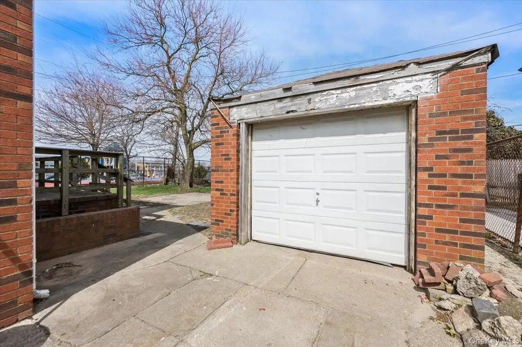 15 E Hudson Street Long Beach NY 11561