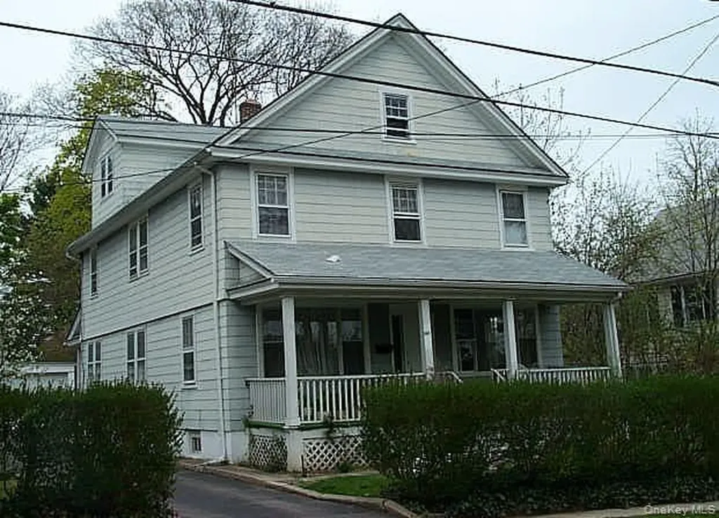 267 Schenck, Right Side Avenue Great Neck NY 11021