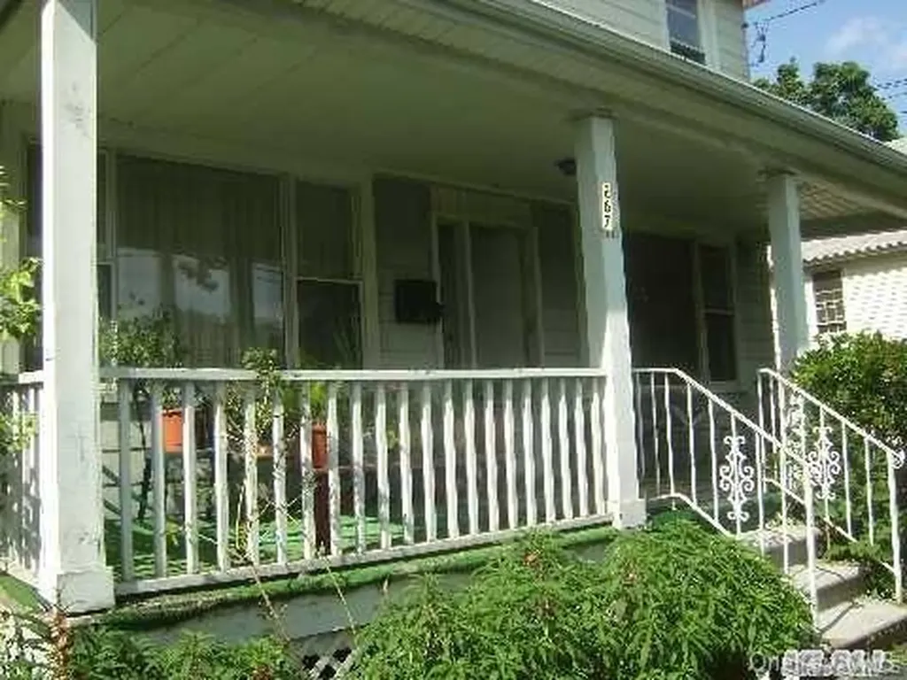 267 Schenck, Right Side Avenue Great Neck NY 11021