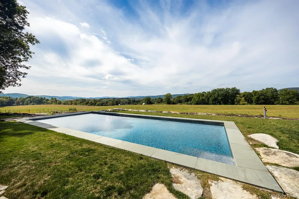 121 Quaker Hill Road Pawling NY 12564
