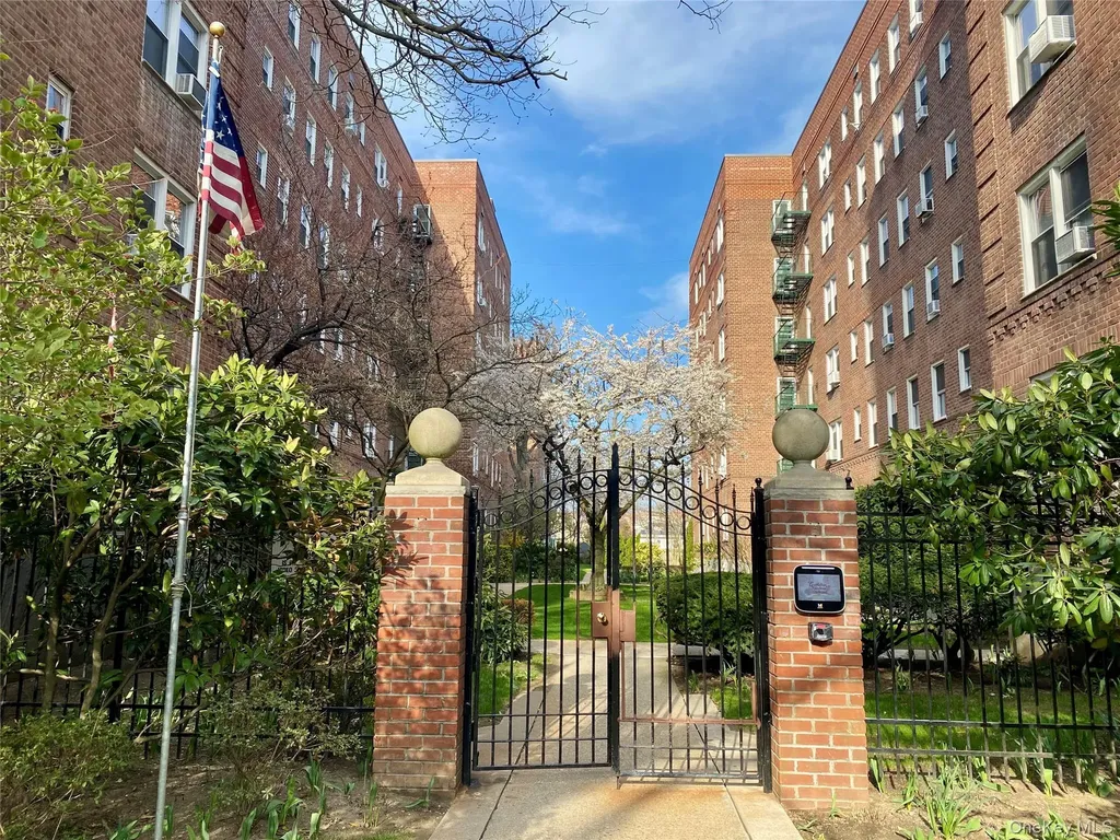 32 Cathedral Avenue Hempstead NY 11550