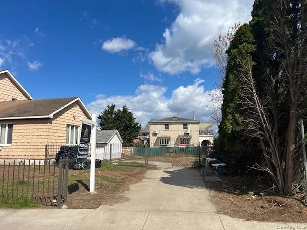 146-43 Bayside Avenue Flushing NY 11354