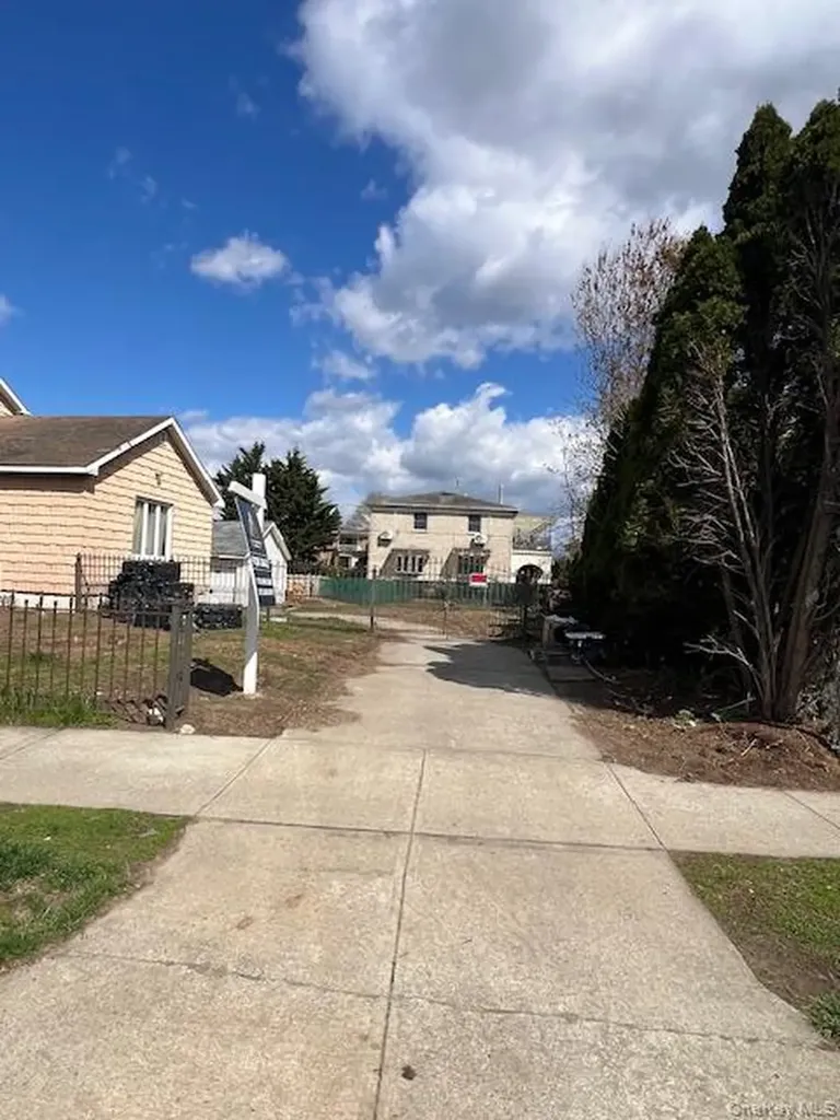 146-43 Bayside Avenue Flushing NY 11354