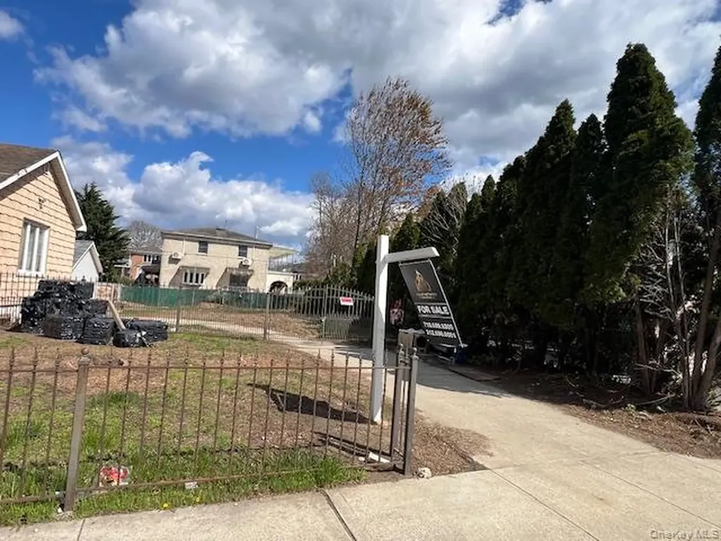 146-43 Bayside Avenue Flushing NY 11354