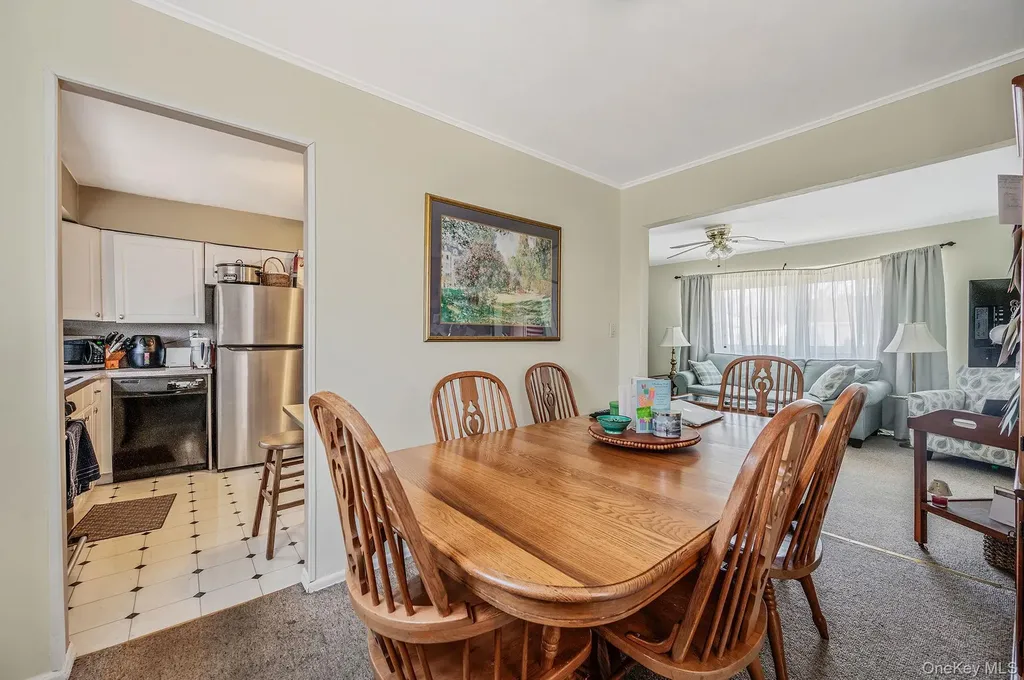 690 N Delaware Avenue Lindenhurst NY 11757
