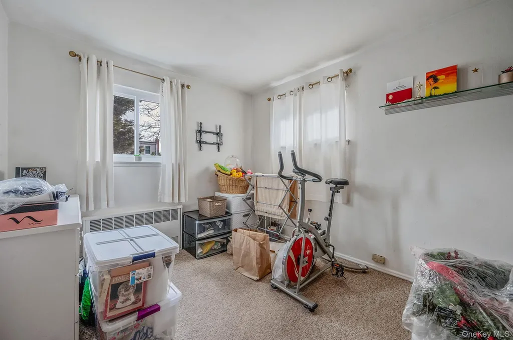 690 N Delaware Avenue Lindenhurst NY 11757