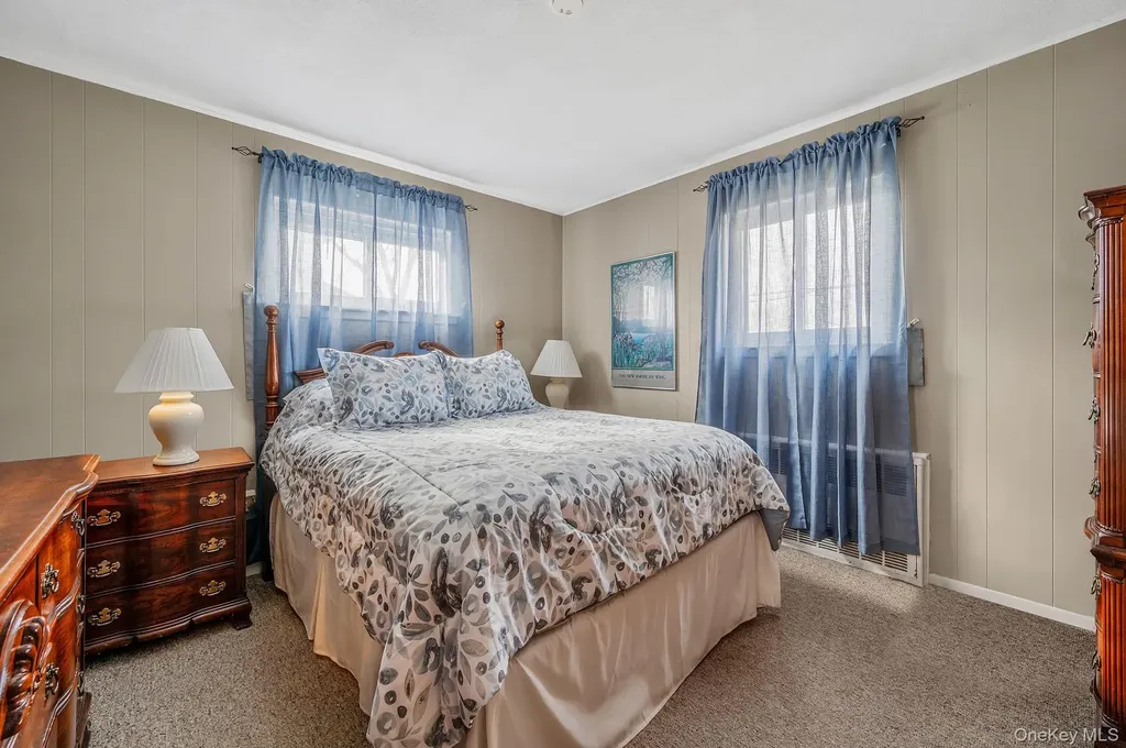690 N Delaware Avenue Lindenhurst NY 11757