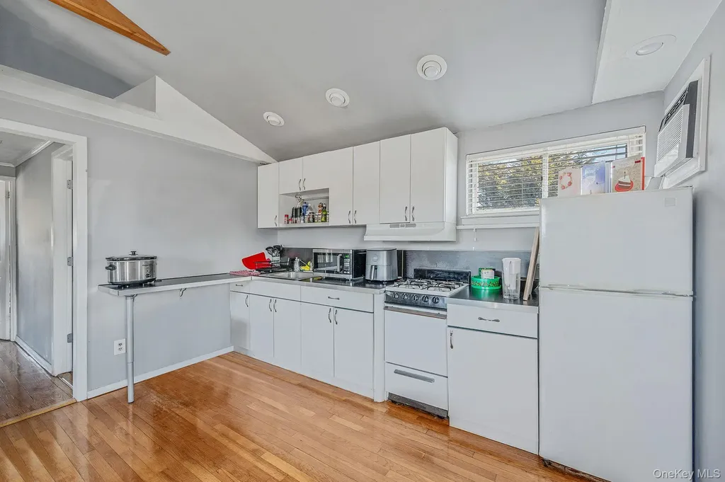690 N Delaware Avenue Lindenhurst NY 11757