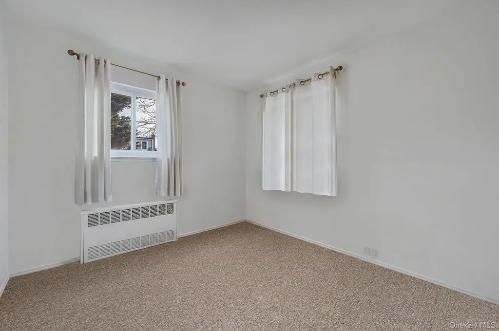 690 N Delaware Avenue Lindenhurst NY 11757