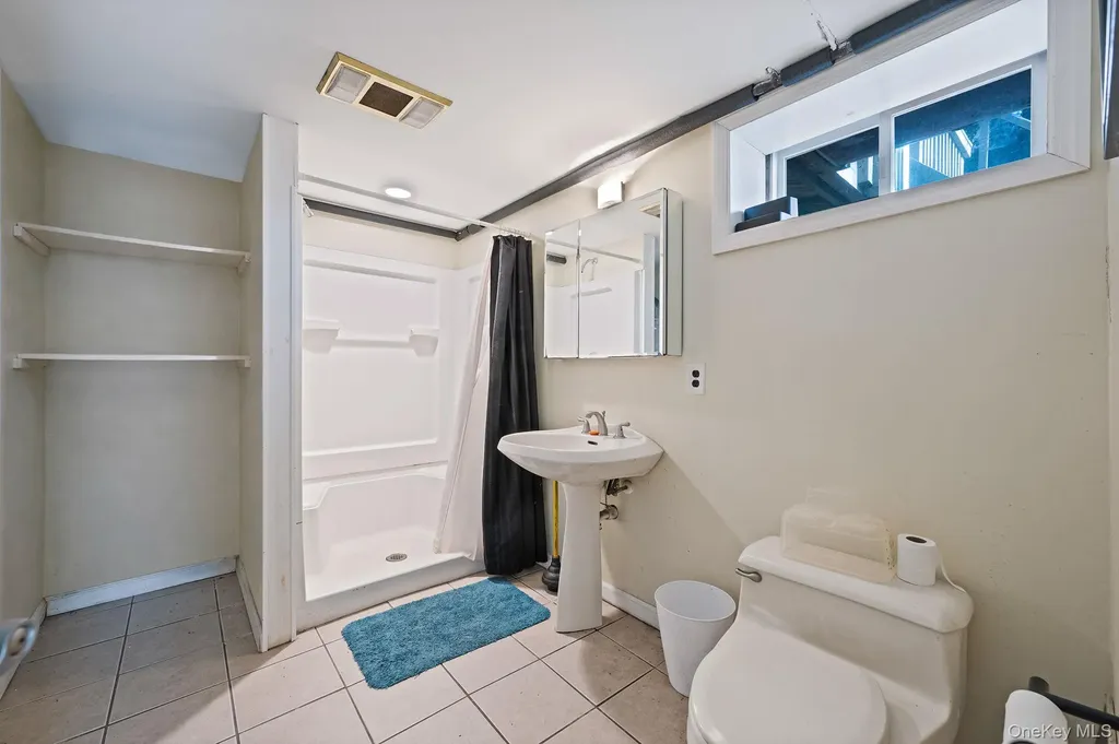 690 N Delaware Avenue Lindenhurst NY 11757