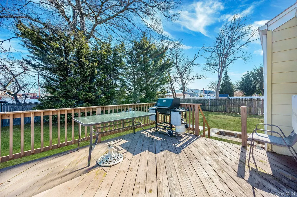 690 N Delaware Avenue Lindenhurst NY 11757