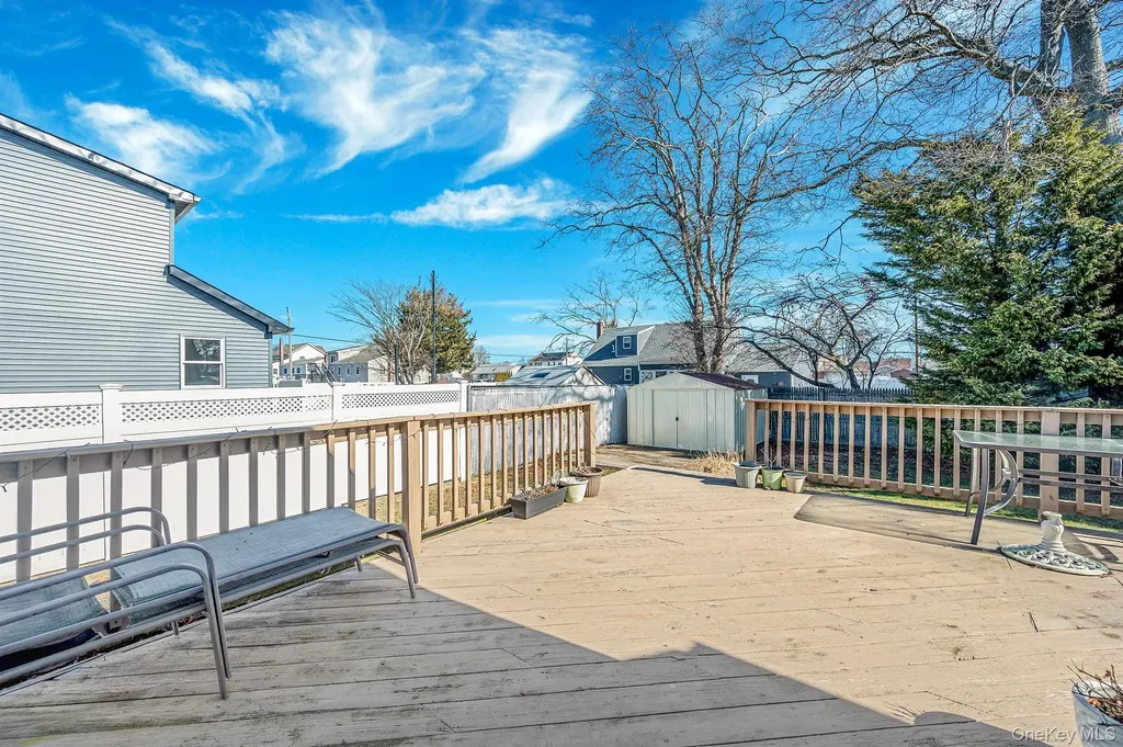 690 N Delaware Avenue Lindenhurst NY 11757