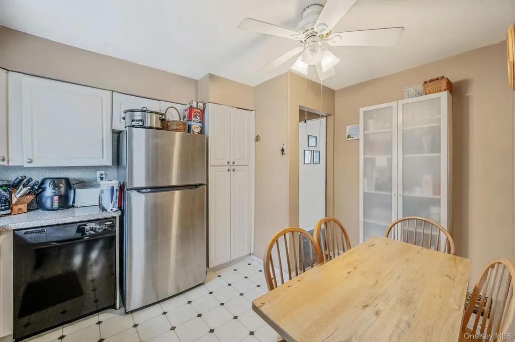 690 N Delaware Avenue Lindenhurst NY 11757