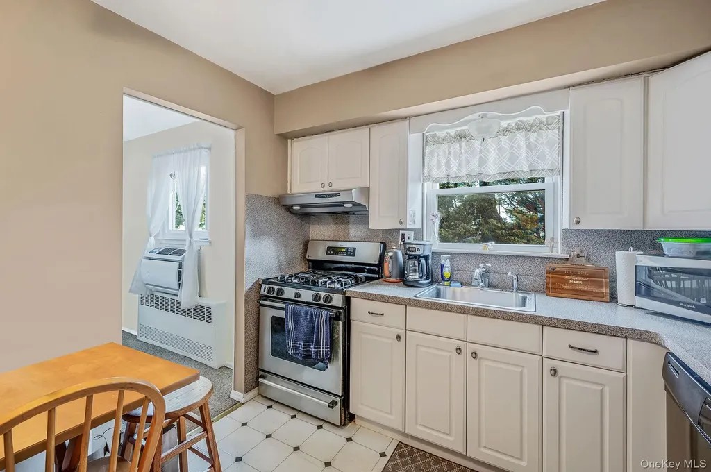 690 N Delaware Avenue Lindenhurst NY 11757