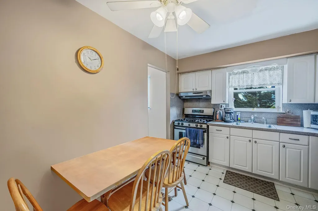 690 N Delaware Avenue Lindenhurst NY 11757