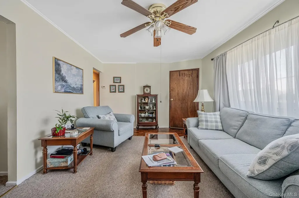 690 N Delaware Avenue Lindenhurst NY 11757