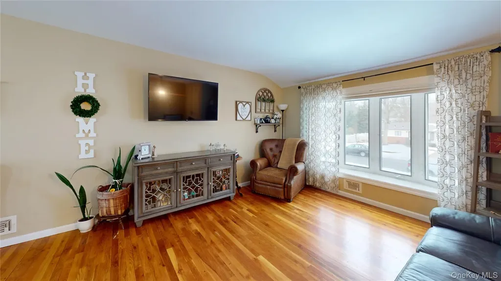 8 Mulberry Drive Smithtown NY 11787