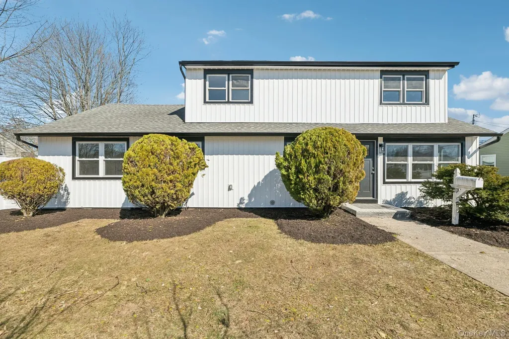 38 Somerset Road E Amityville NY 11701