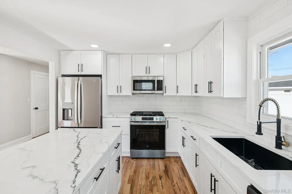 38 Somerset Road E Amityville NY 11701