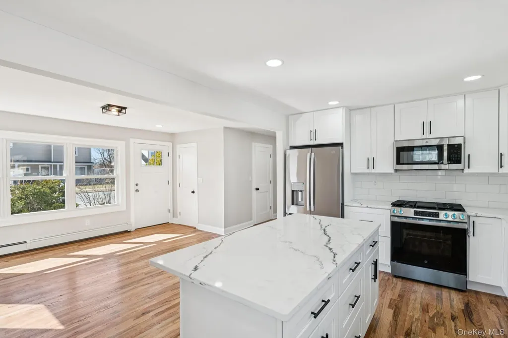 38 Somerset Road E Amityville NY 11701