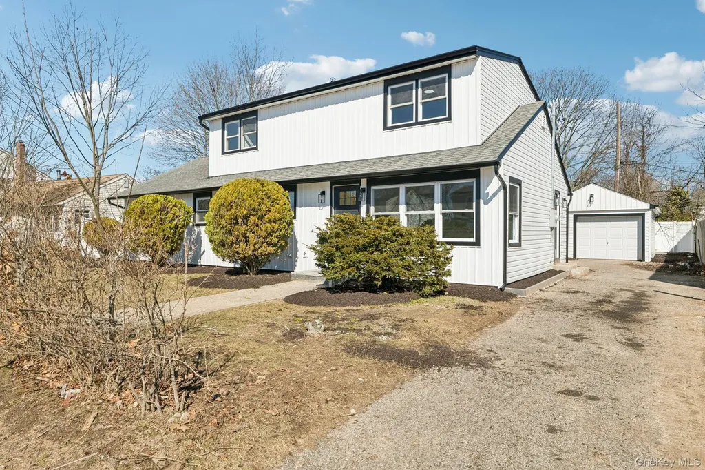 38 Somerset Road E Amityville NY 11701