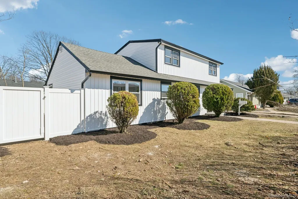 38 Somerset Road E Amityville NY 11701