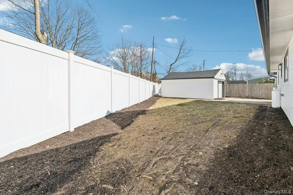 38 Somerset Road E Amityville NY 11701