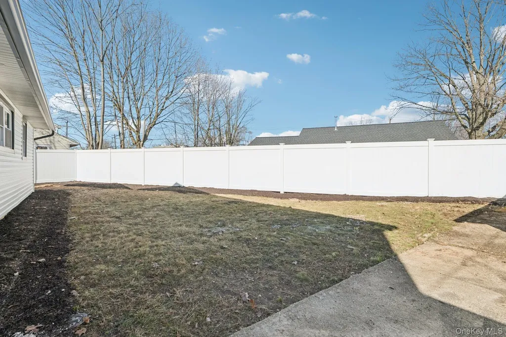 38 Somerset Road E Amityville NY 11701