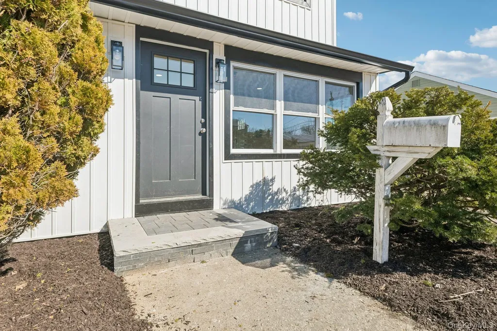 38 Somerset Road E Amityville NY 11701