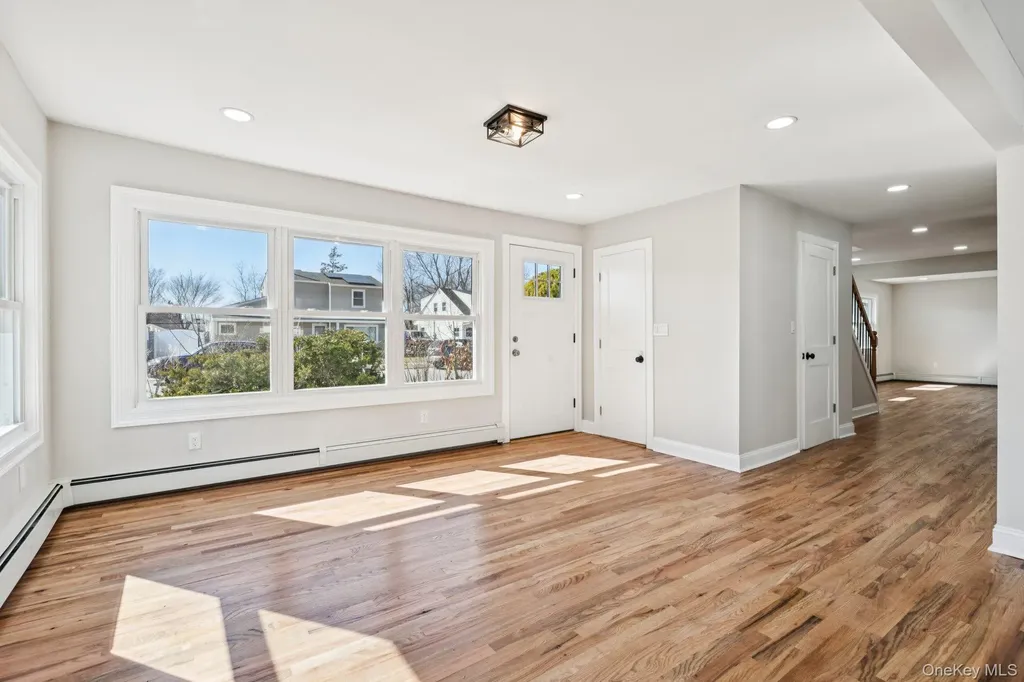 38 Somerset Road E Amityville NY 11701