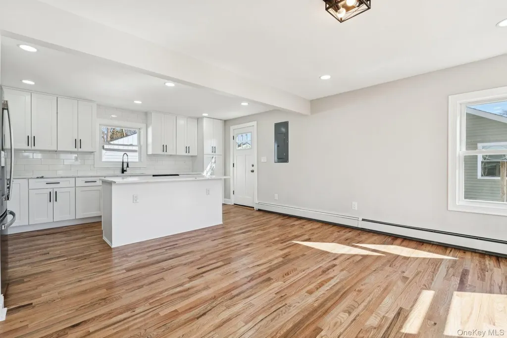 38 Somerset Road E Amityville NY 11701