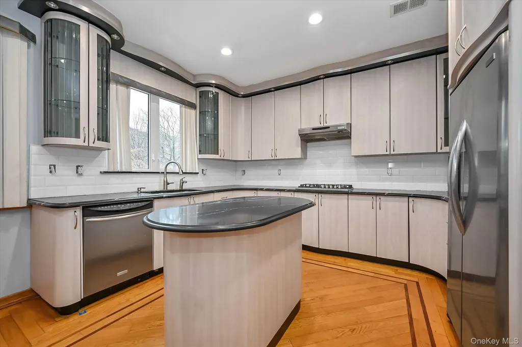 7716 Kew Forest Lane Forest Hills NY 11375
