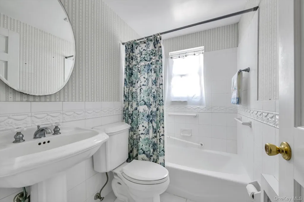 60 Aberdeen Road New Hyde Park NY 11040